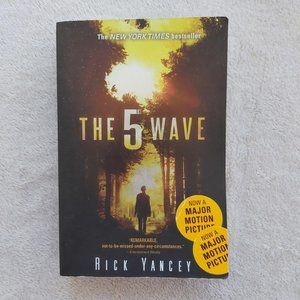 THE 5TH WAVE post-apocalyptic sci-fi paperback book🛸